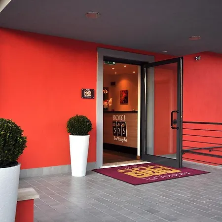 托尔维尔戛塔325号酒店 3*
