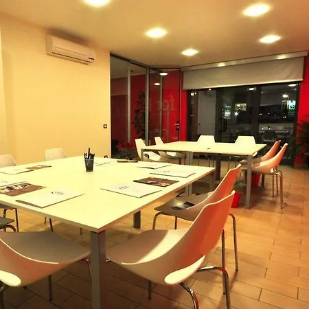 325 Tor Vergata 호텔 3*