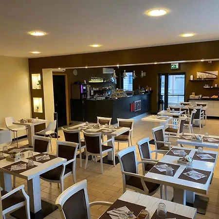 فندق 325 Tor Vergata روما